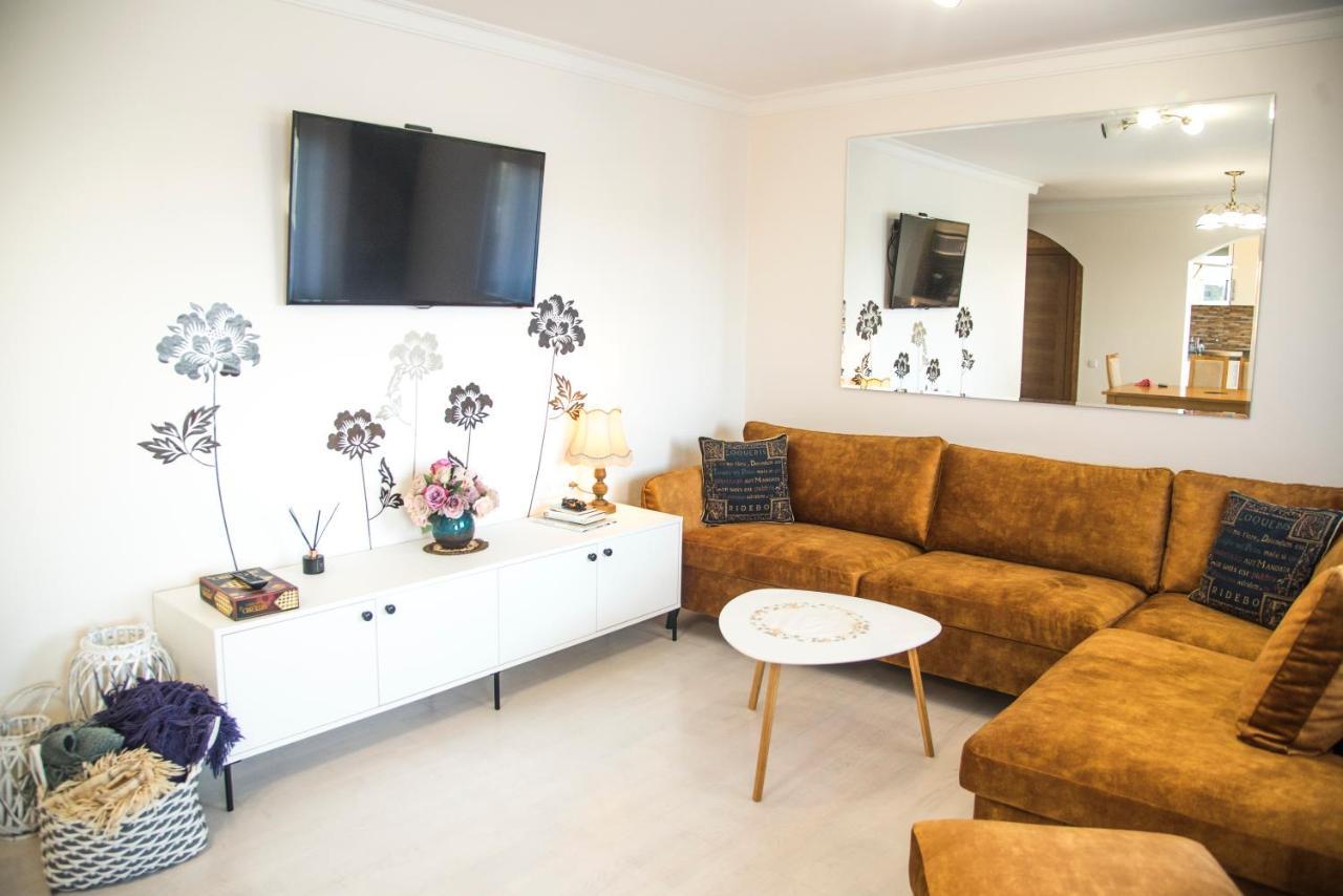 Lyra63 Large 80Sq M Top 14 Floor Šiauliai Buitenkant foto